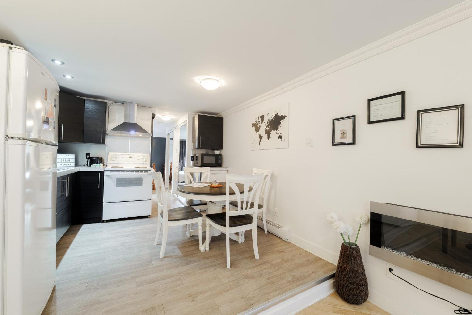 شقة Chez Sarah: Montreal Themed Cozy Loft المظهر الخارجي الصورة