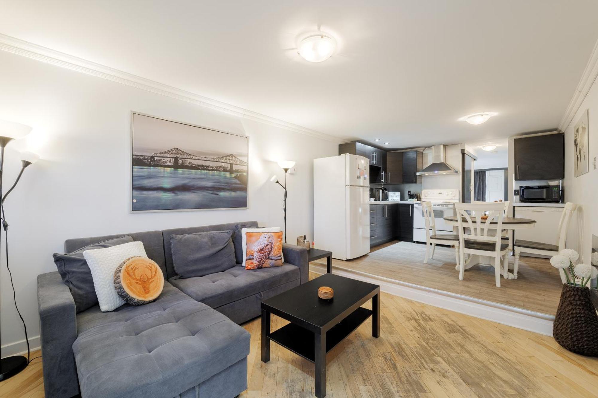 شقة Chez Sarah: Montreal Themed Cozy Loft المظهر الخارجي الصورة