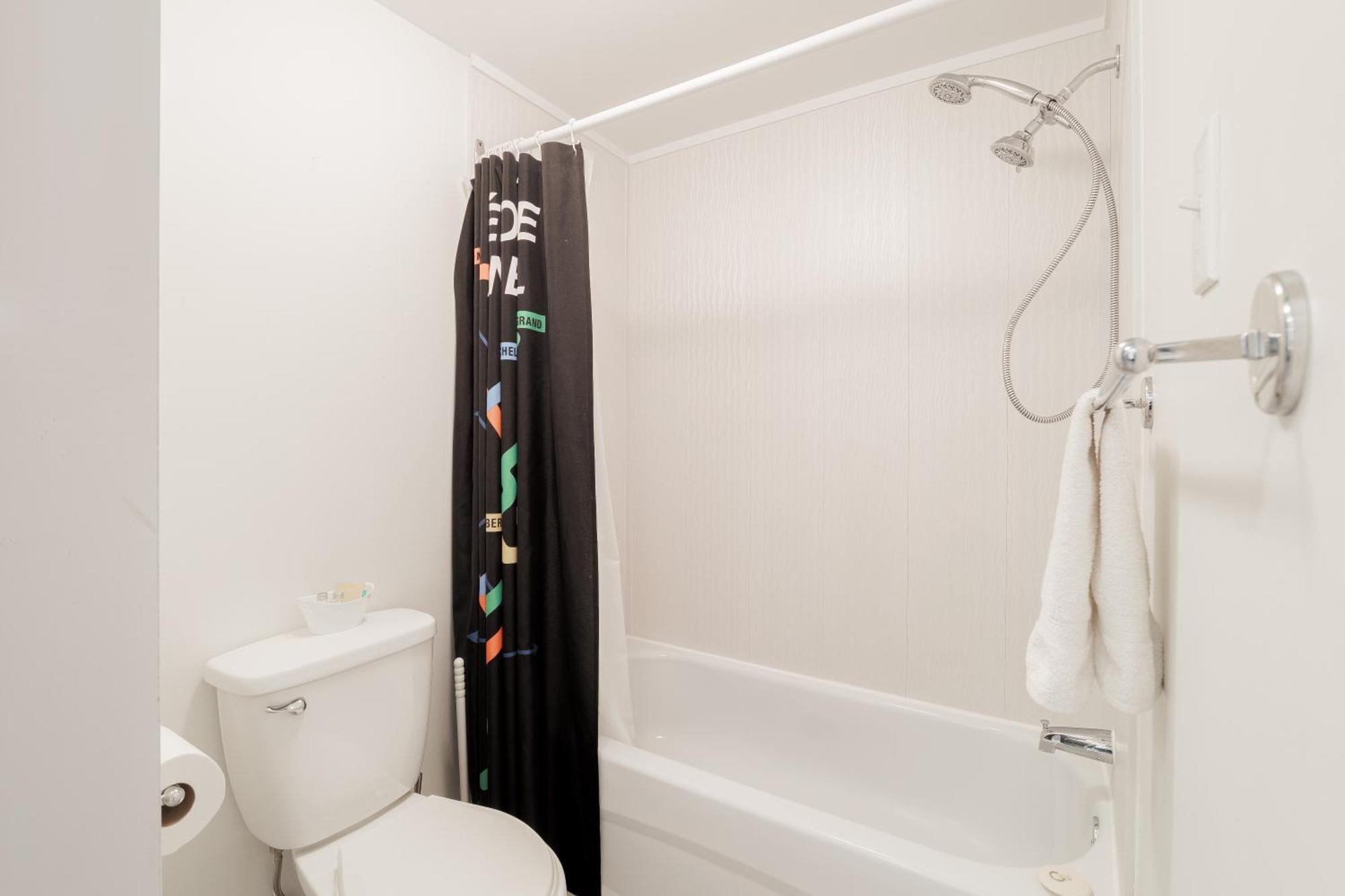 شقة Chez Sarah: Montreal Themed Cozy Loft المظهر الخارجي الصورة